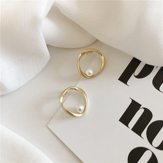 2021 New Fashion Women's Gold Irregular Circle Pearl Metal Geometric Earrings Simple Fashion Earrings Jewrly